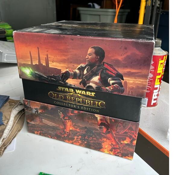 Star Wars*EMPTY BOX* The Old Republic
Darth Malgus Collectors Edition statue box - Picture 3 of 11